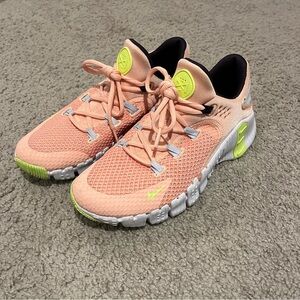 Women’s Nike Metcon 4 Shoes. Arctic Orange Size 8